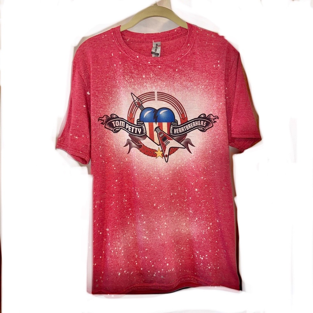 Red Graphic T-Shirt Tom Petty and The Heartbreakers Size Medium